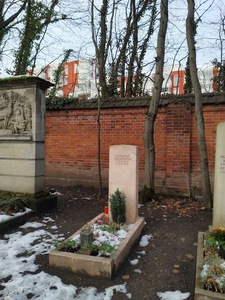 Grab am Ostfriedhof Barbara Valentin *15-12-1940